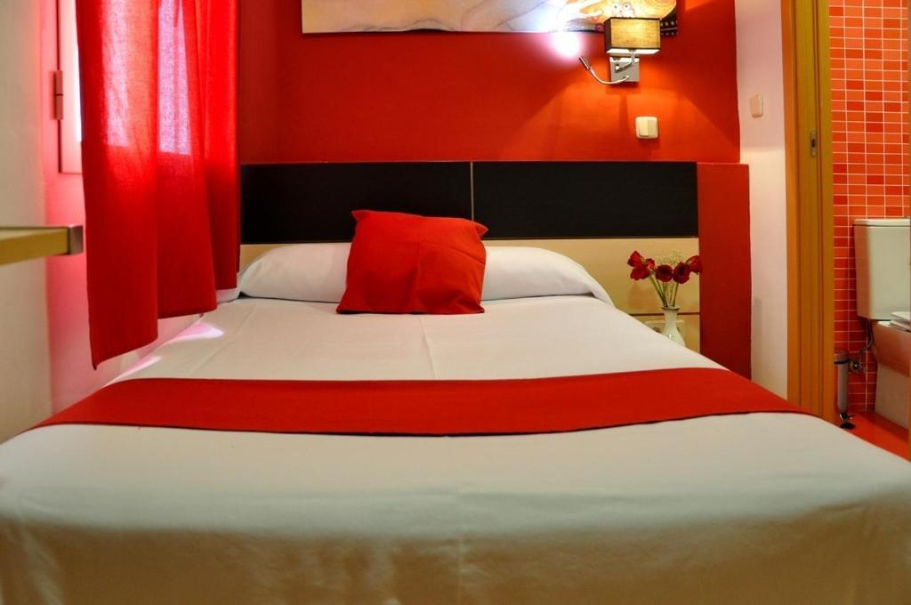 Hostal Falfes Madrid Luaran gambar